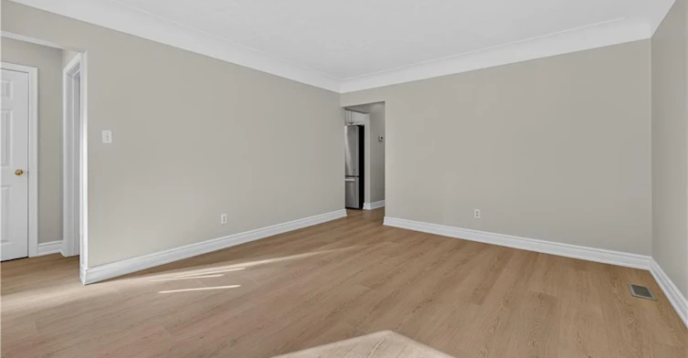 16 Nottingham Avenue, Hamilton, ON, L8T 3N5 - 7