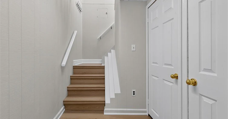 16 Nottingham Avenue, Hamilton, ON, L8T 3N5 - 25