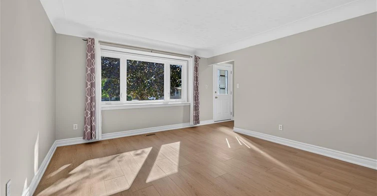 16 Nottingham Avenue, Hamilton, ON, L8T 3N5 - 3