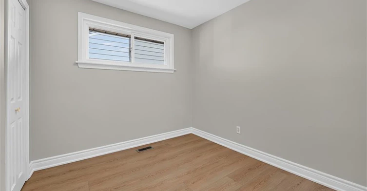 16 Nottingham Avenue, Hamilton, ON, L8T 3N5 - 19