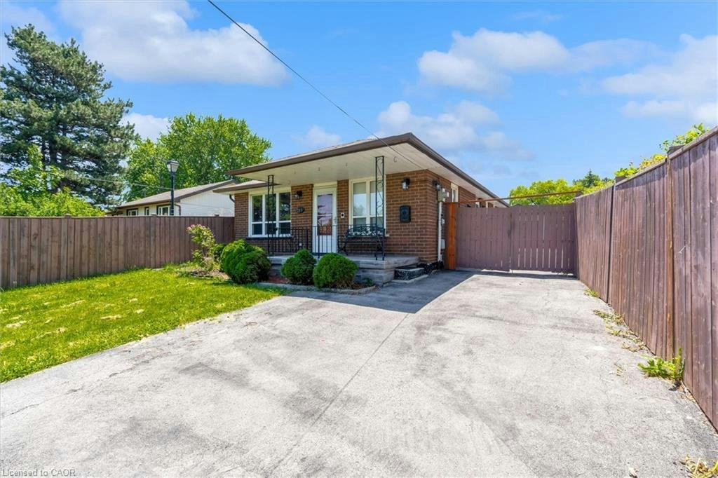 261 Limeridge Road W, Hamilton, ON, L9C 2V4