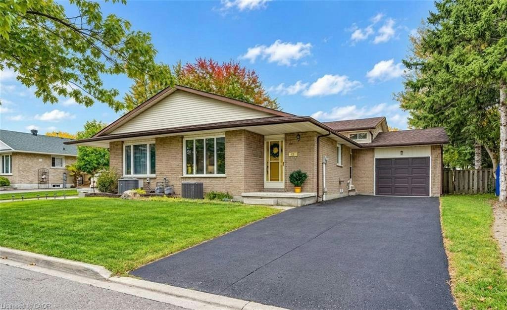 15 Uxbridge Crescent, Kitchener, ON, N2E 2S2
