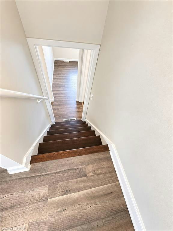 374 East 15th Street, Hamilton, ON, L9A 4G7 - 5
