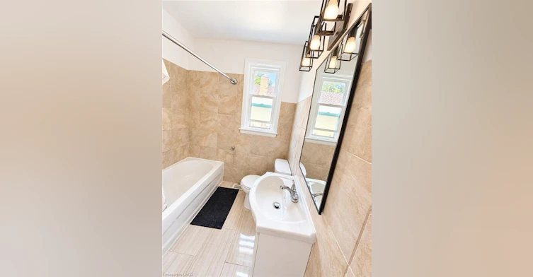 374 East 15th Street, Hamilton, ON, L9A 4G7 - 4