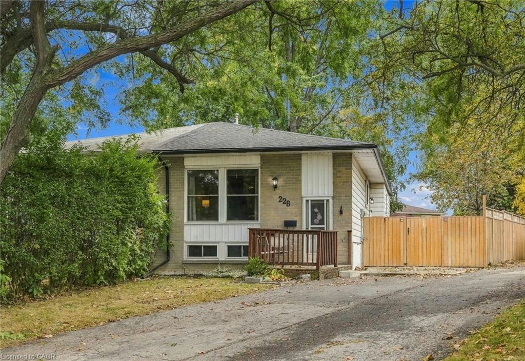 228 Golden Orchard Drive, Hamilton, ON, L9C 6J7