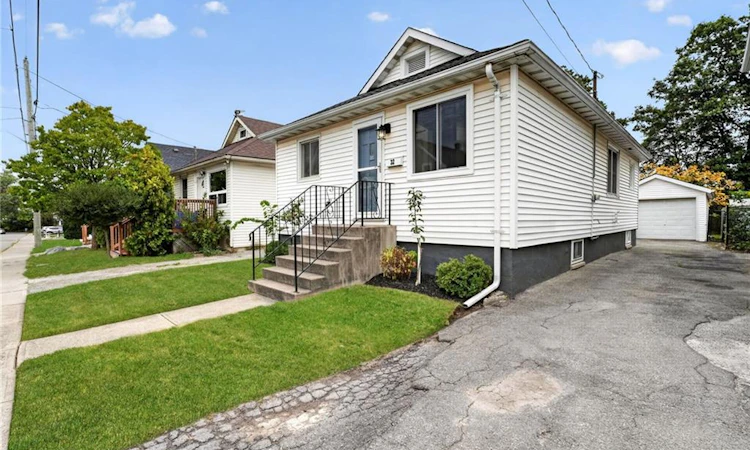 32 Richmond Avenue