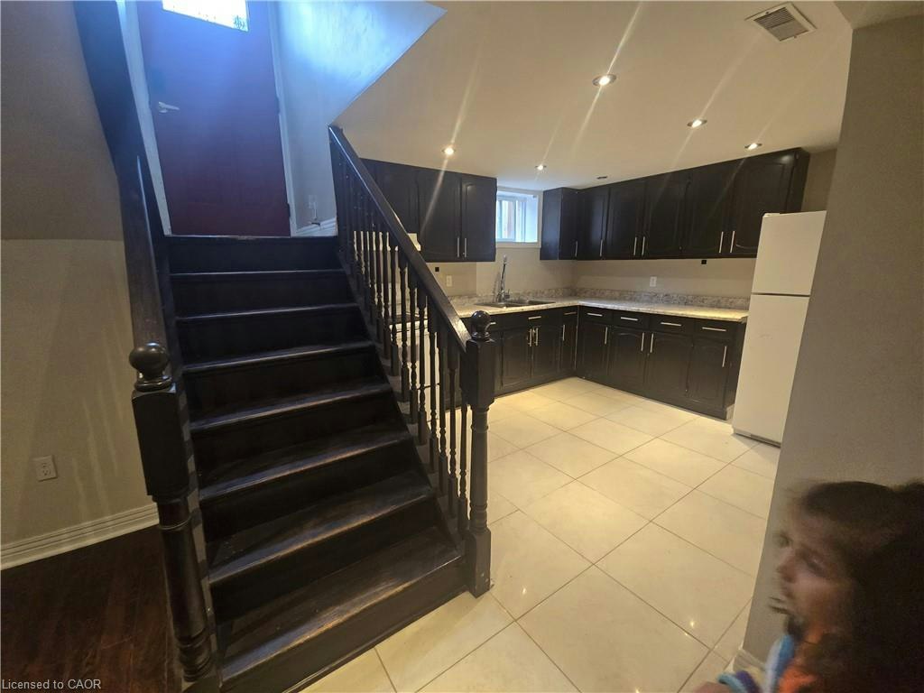 B-996 Queensdale Avenue E, Hamilton, ON, L8T 1H9 - 9