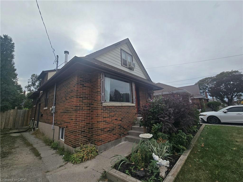B-996 Queensdale Avenue E, Hamilton, ON, L8T 1H9