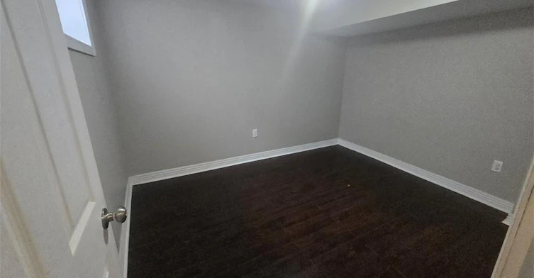 B-996 Queensdale Avenue E, Hamilton, ON, L8T 1H9 - 2