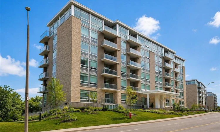 403-455 Charlton Avenue E