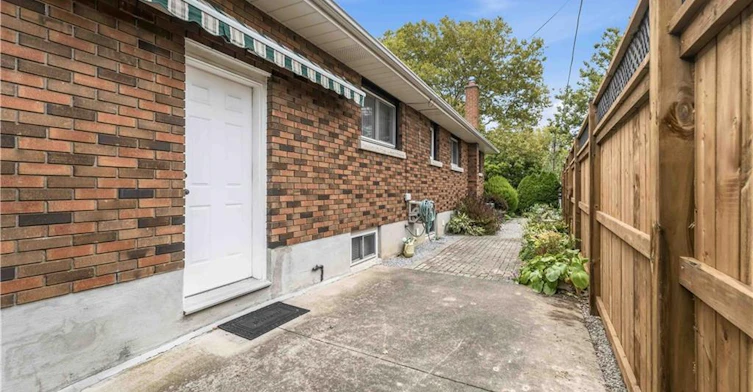 4 Regina Avenue, St. Catharines, ON, L2M 3G6 - 24