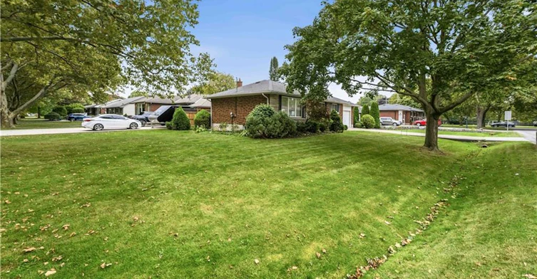 4 Regina Avenue, St. Catharines, ON, L2M 3G6 - 4