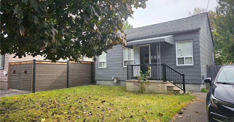 352 Weir Street N, Hamilton, ON, L8H 5G7 - 2