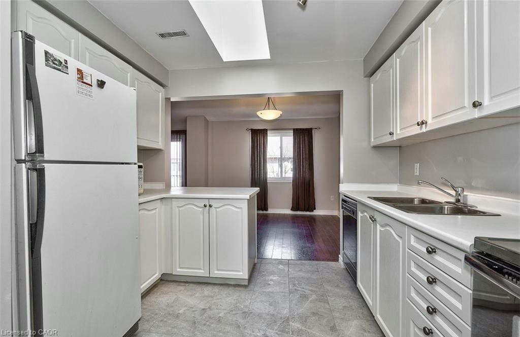 205-2075 Walker's Line, Burlington, ON, L7M 4G7 - 12