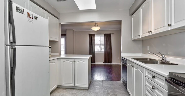 205-2075 Walker's Line, Burlington, ON, L7M 4G7 - 12