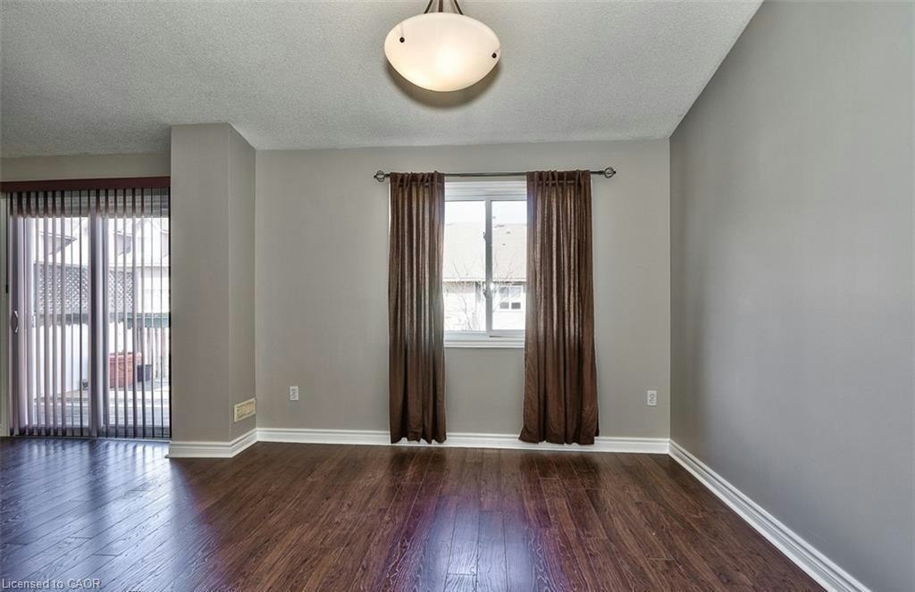 205-2075 Walker's Line, Burlington, ON, L7M 4G7 - 11