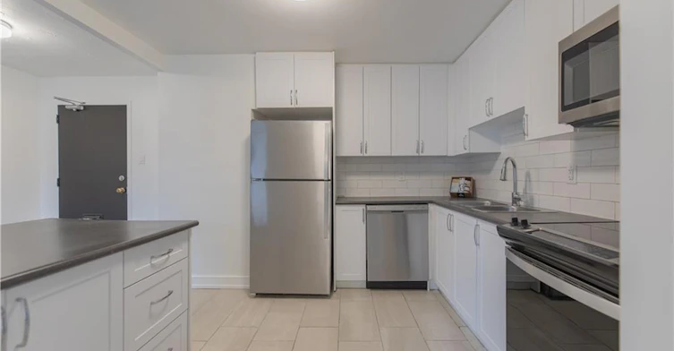 809-285 Erb Street W, Waterloo, ON, N2L 1W4