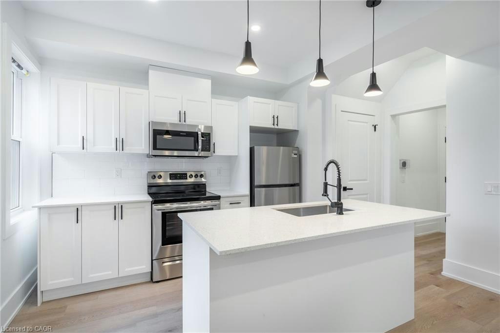 2-204 Balsam Avenue S, Hamilton, ON, L8M 3B8