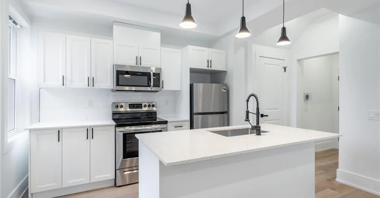 2-204 Balsam Avenue S, Hamilton, ON, L8M 3B8