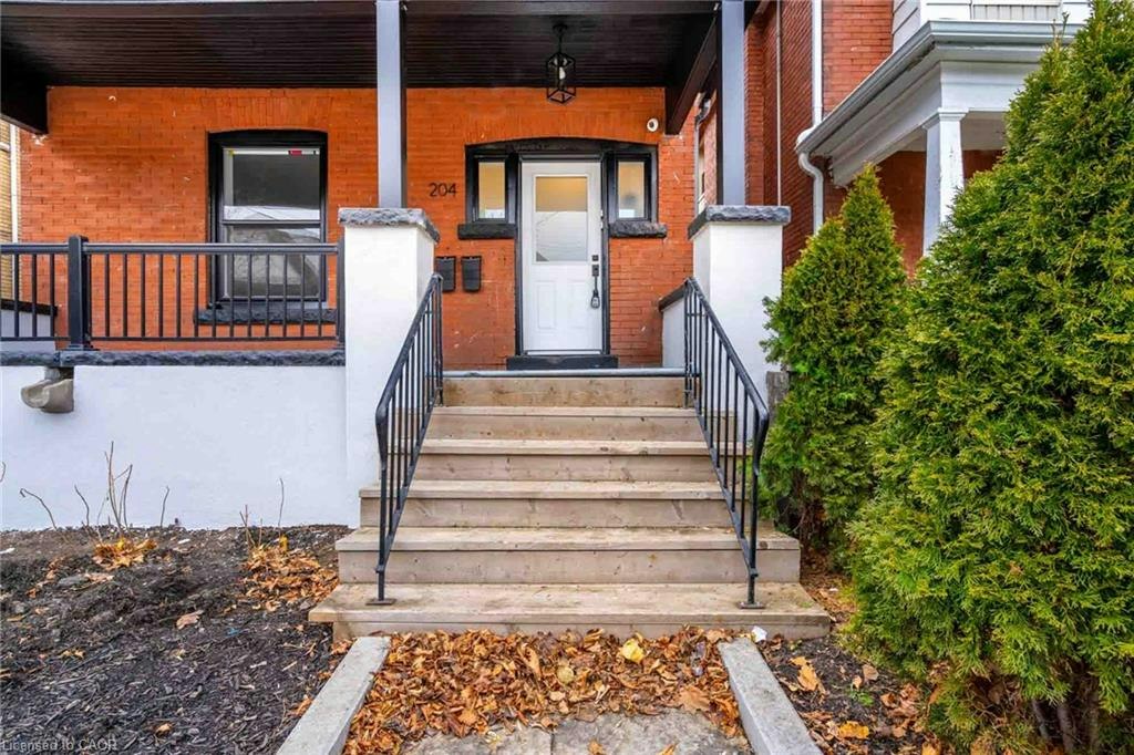 2-204 Balsam Avenue S, Hamilton, ON, L8M 3B8 - 3
