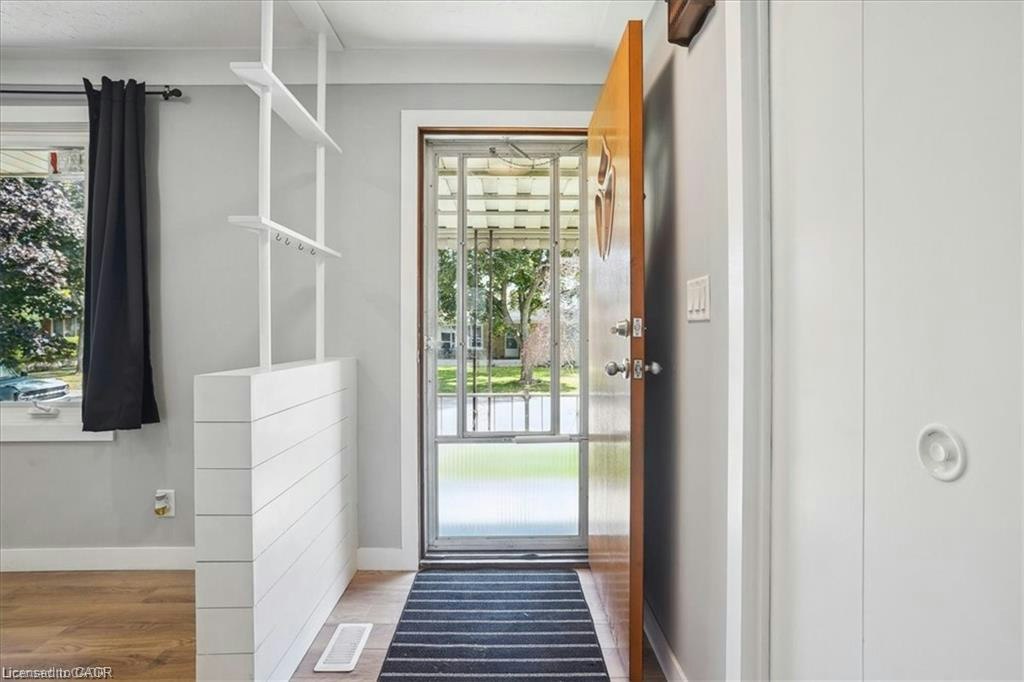 UPPER UNIT-1 Robroy Court, Brantford, ON, N3R 3E2 - 3