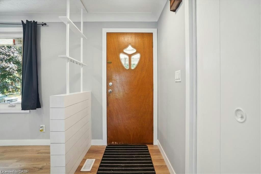 UPPER UNIT-1 Robroy Court, Brantford, ON, N3R 3E2 - 4