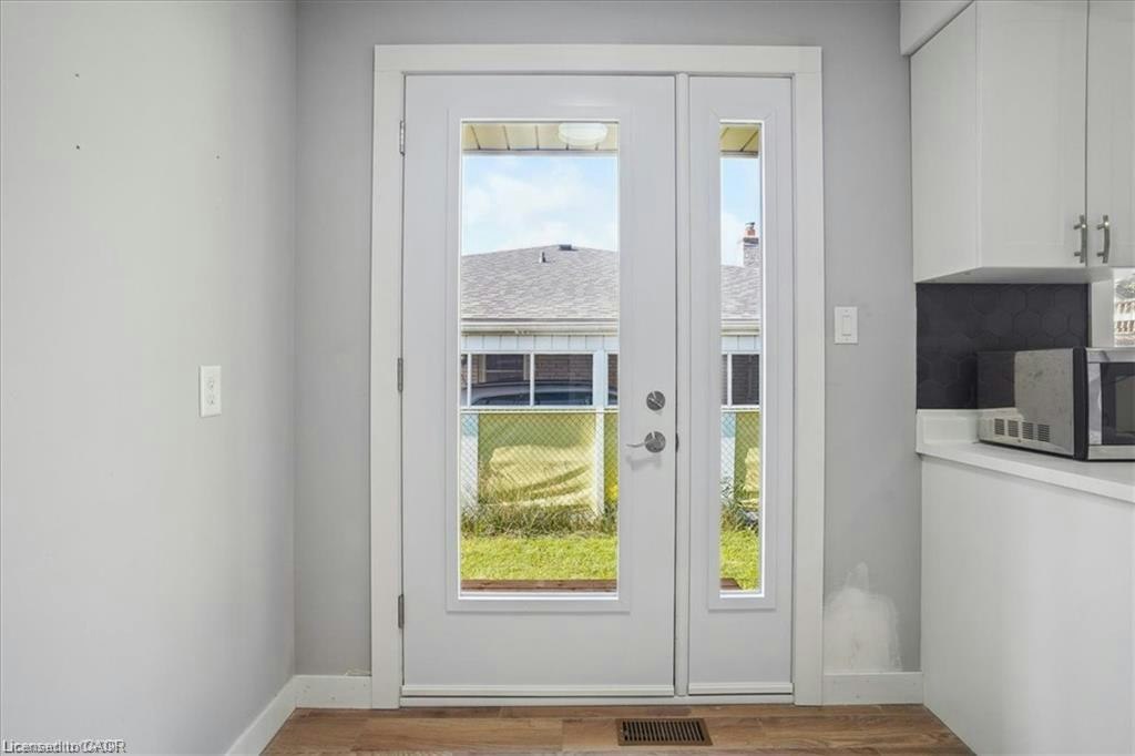 UPPER UNIT-1 Robroy Court, Brantford, ON, N3R 3E2 - 20