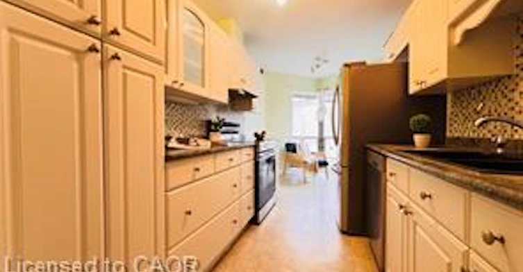 207-300 Keats Way, Waterloo, ON, N2L 6E6 - 3