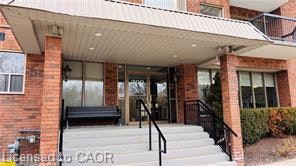 207-300 Keats Way, Waterloo, ON, N2L 6E6