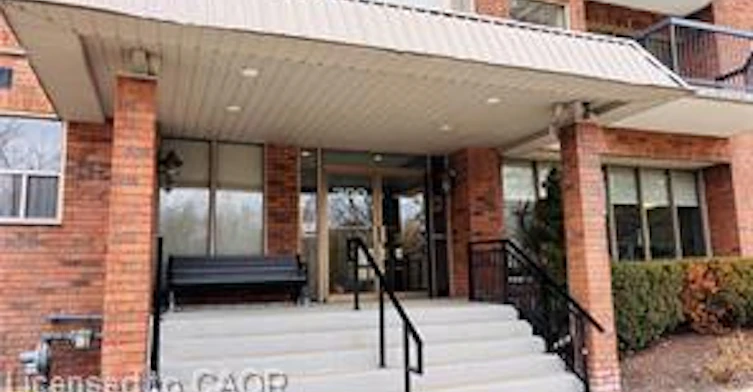 207-300 Keats Way, Waterloo, ON, N2L 6E6