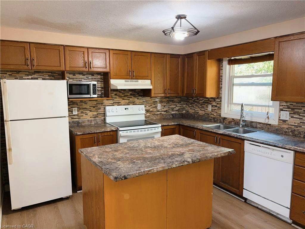 659 Basswood Street, Waterloo, ON, N2V 2K8 - 7