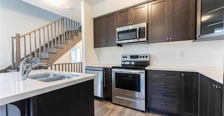 46-305 Garner Road W, Hamilton, ON, L9G 3K9
