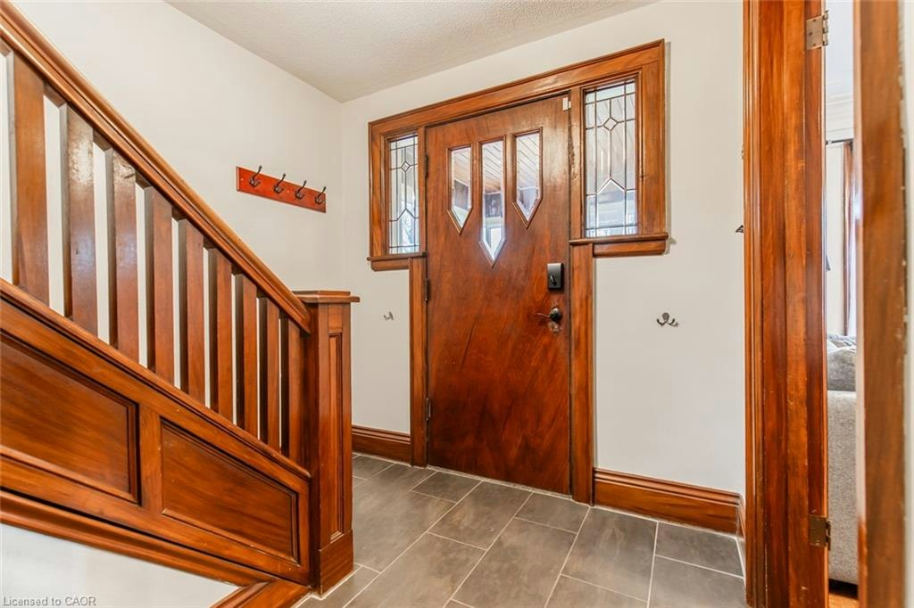 60 Lake Avenue Drive, Hamilton, ON, L8G 3N3 3