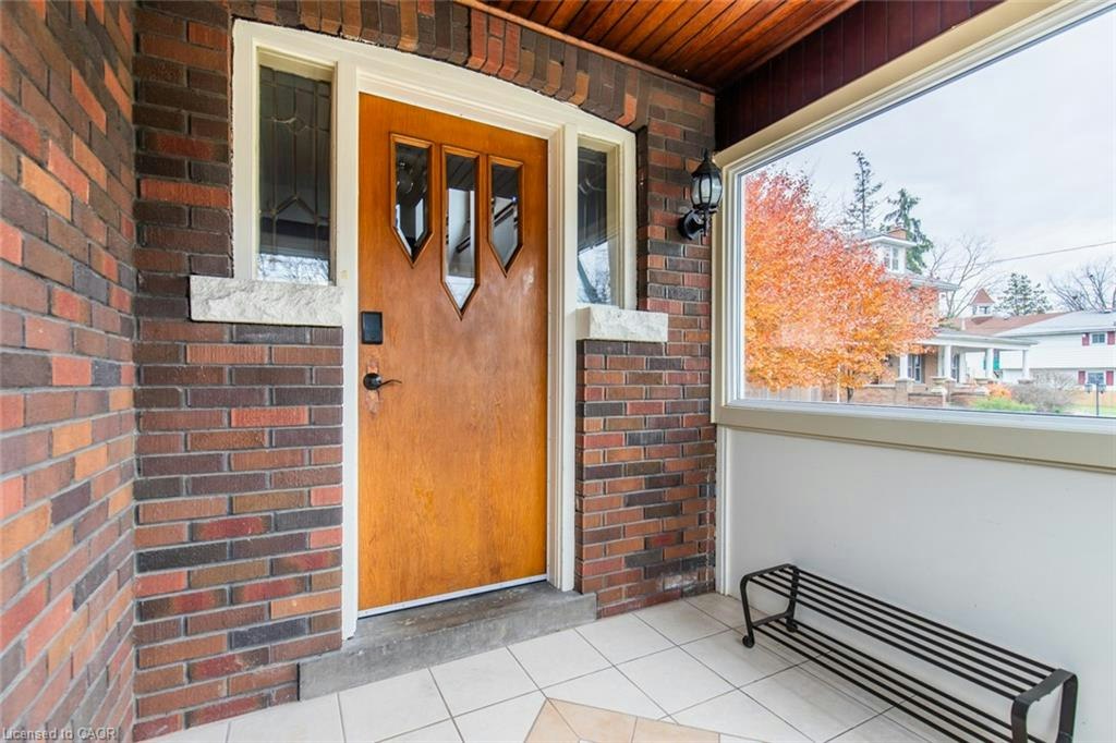 60 Lake Avenue Drive, Hamilton, ON, L8G 3N3 2