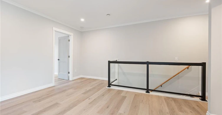 upper-345 Macnab Street N, Hamilton, ON, L8L 1K8