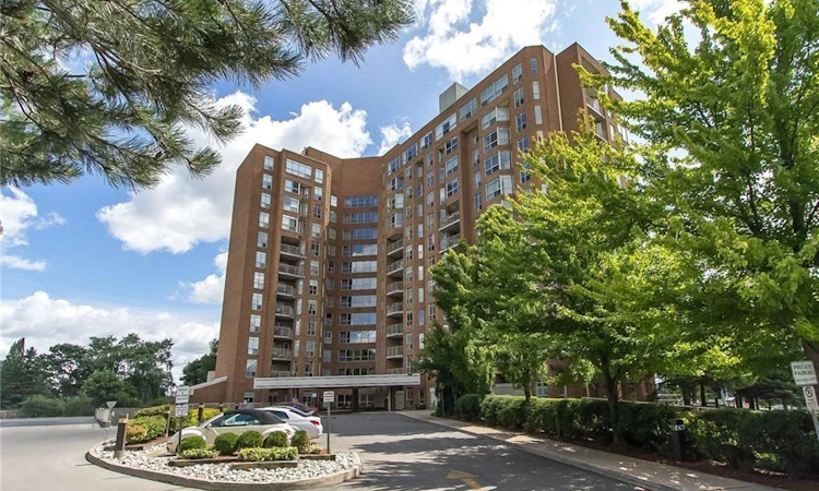 101-1414 King Street E