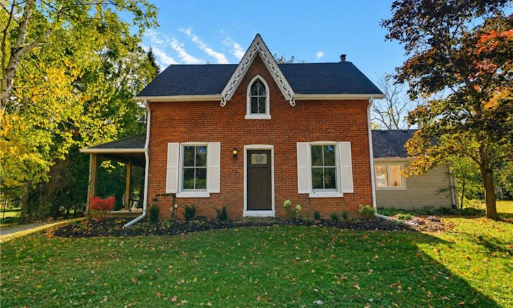 212 8th Concession Road E