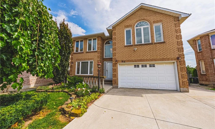 90 Fairington Crescent