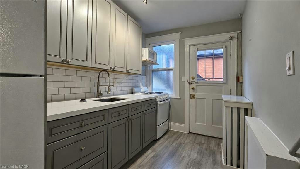 4-229 Hess Street S, Hamilton, ON, L8P 3P3 5