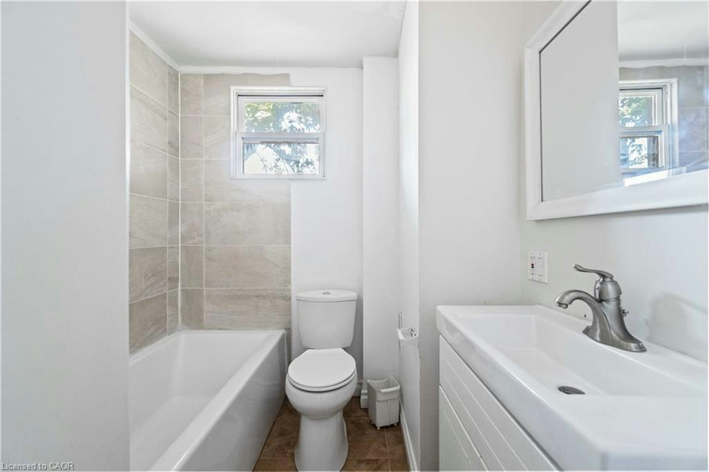33 Madison Avenue, Hamilton, ON, L8L 5Y2 - 16