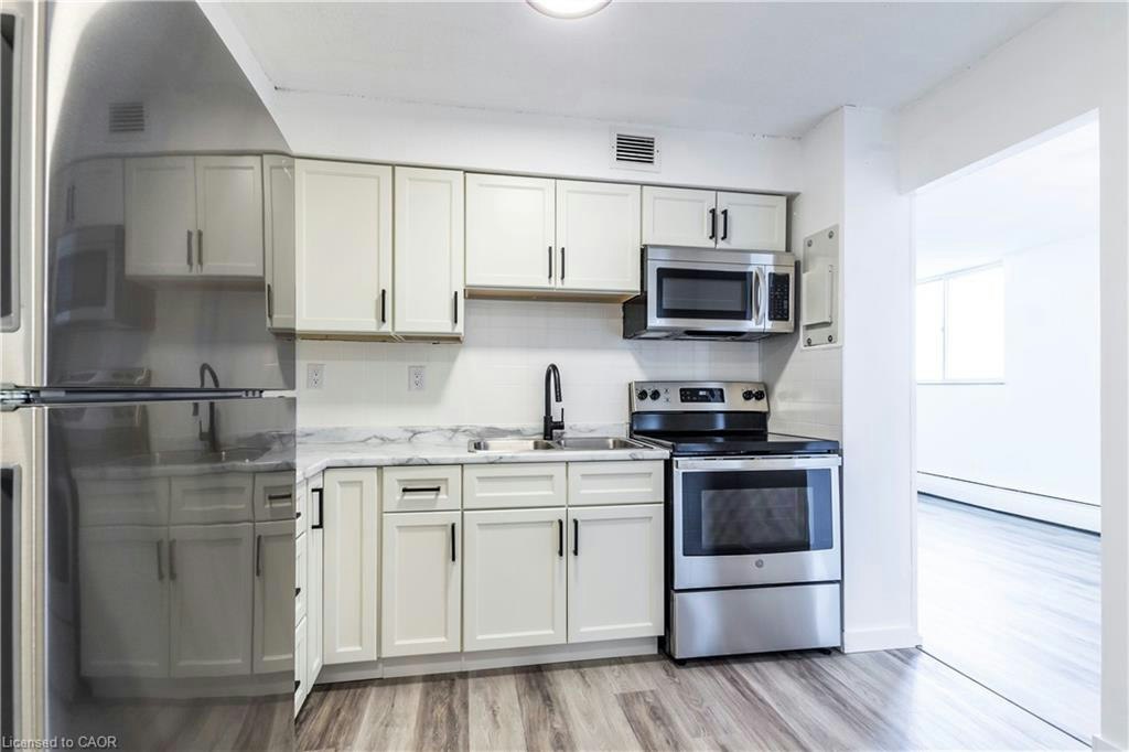 908-975 Warwick Court, Burlington, ON, L7T 3Z7 2