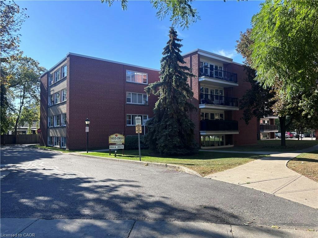 404-2054 Courtland Drive, Burlington, ON, L7R 1R8
