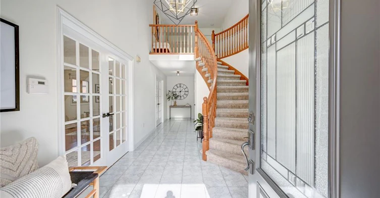 29 Napoleon Drive, Hamilton, ON, L8E 4Y7 - 2