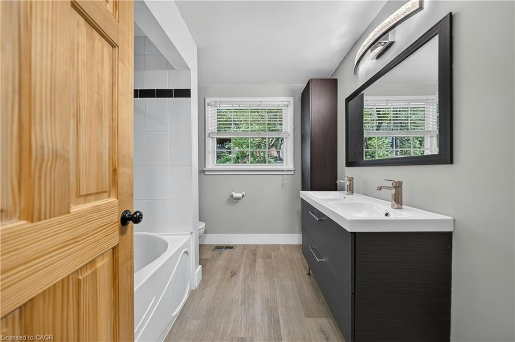 256 Shakespeare Drive, Waterloo, ON, N2L 2T6 - 34