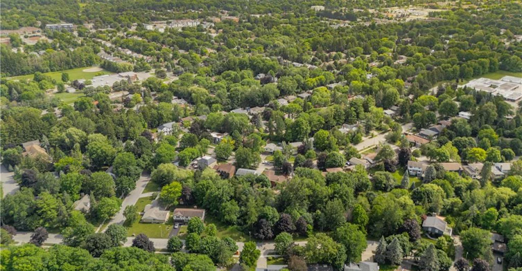 256 Shakespeare Drive, Waterloo, ON, N2L 2T6 - 44
