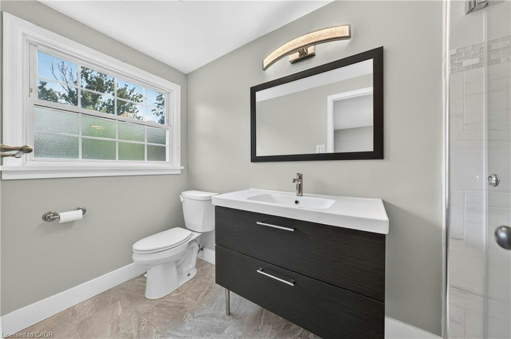 256 Shakespeare Drive, Waterloo, ON, N2L 2T6 - 25