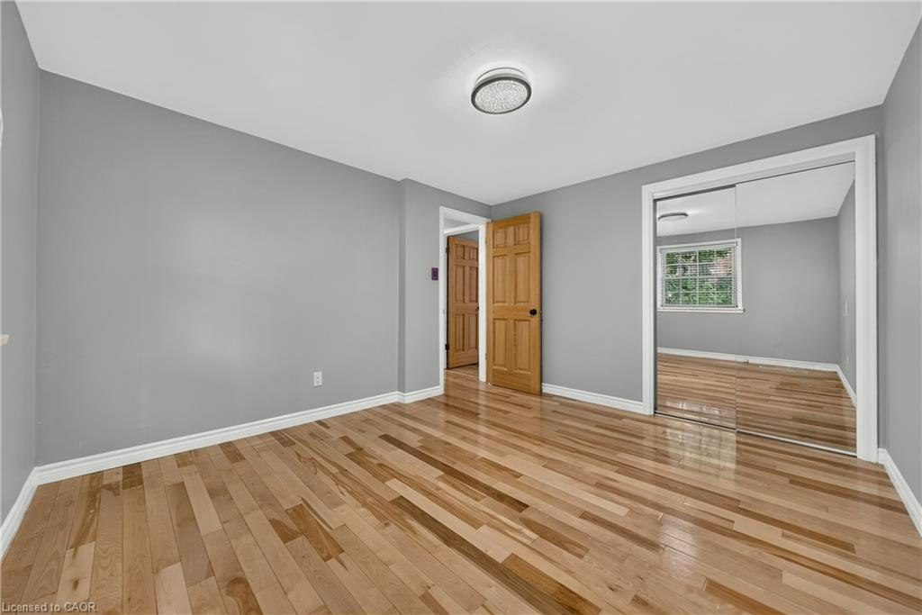 256 Shakespeare Drive, Waterloo, ON, N2L 2T6 - 33