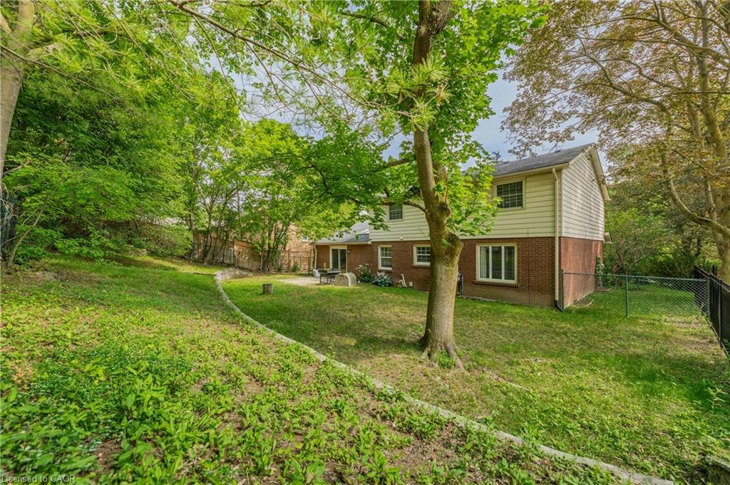 256 Shakespeare Drive, Waterloo, ON, N2L 2T6 - 39