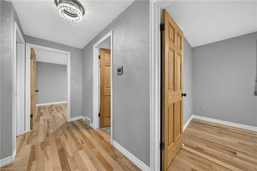 256 Shakespeare Drive, Waterloo, ON, N2L 2T6 - 27