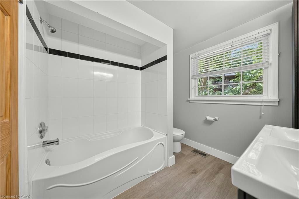 256 Shakespeare Drive, Waterloo, ON, N2L 2T6 - 35